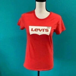 ⭐️ Levi’s red shirt in size xs
